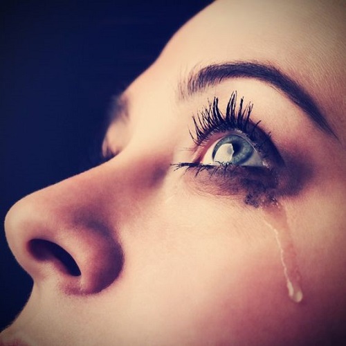 اشک‌هایش